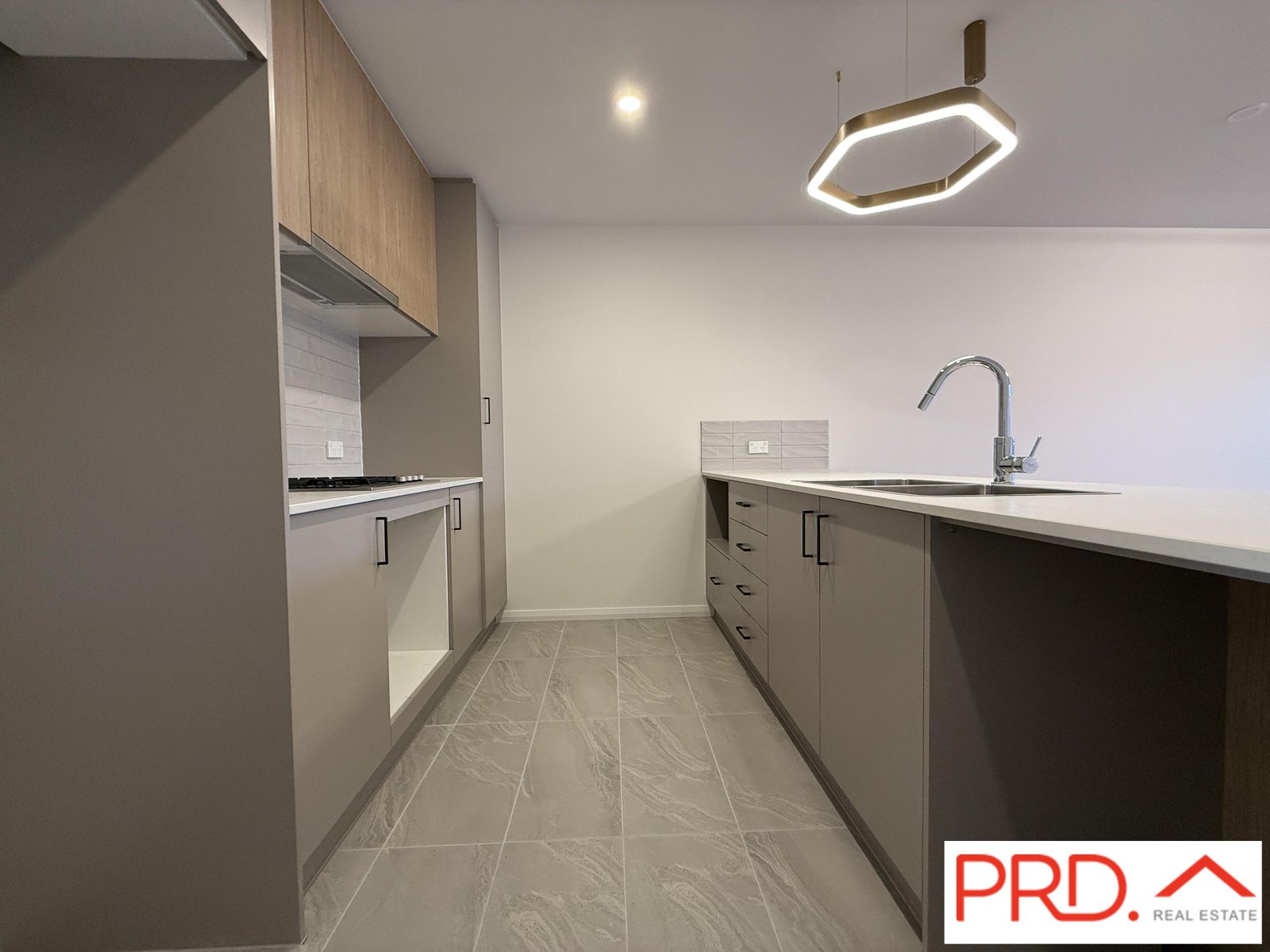 6/171 Sutherland Crescent TAYLOR 7