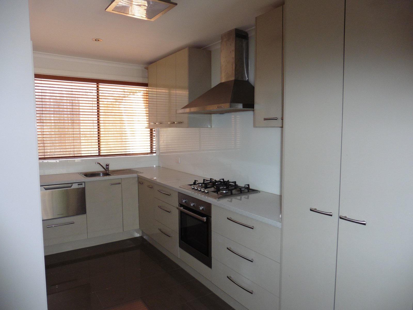Gallery: 6/174 Beach Road