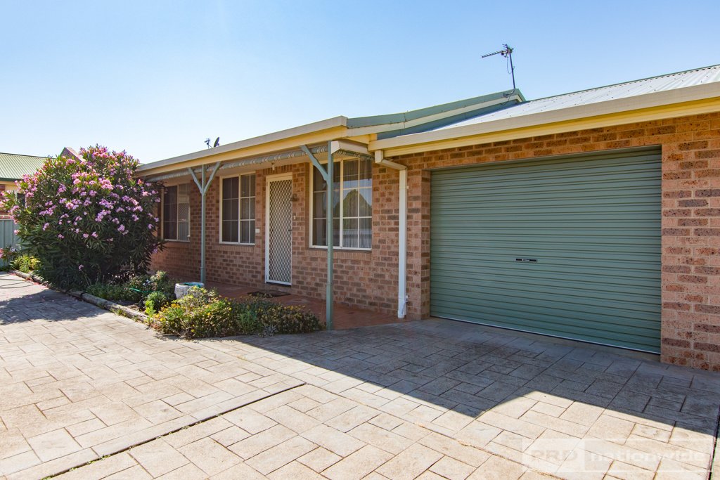6/18 Russell Street TUMUT 11