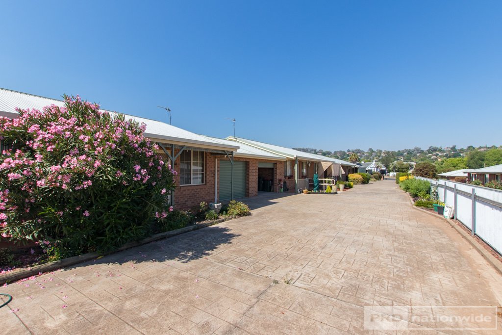 6/18 Russell Street TUMUT 12