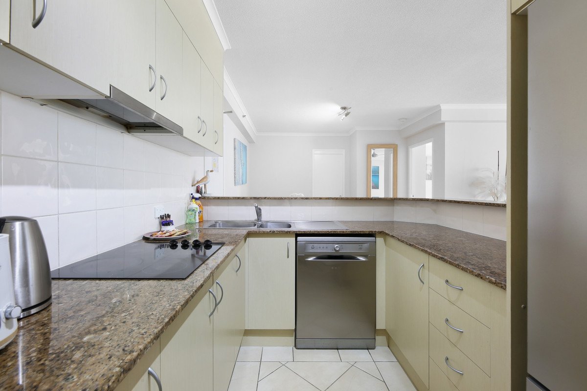 6/186 The Esplanade Burleigh Heads 7