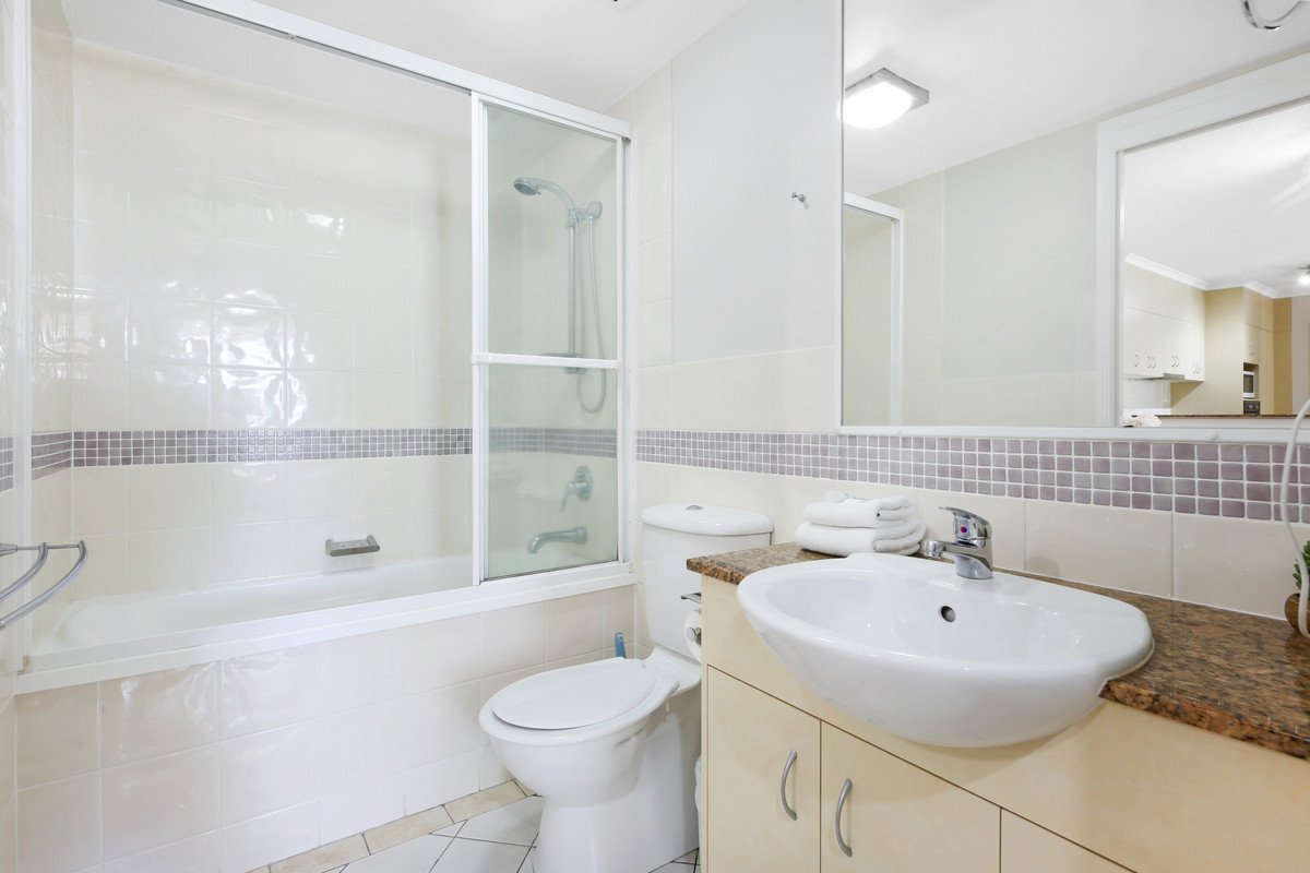 6/186 The Esplanade Burleigh Heads 13