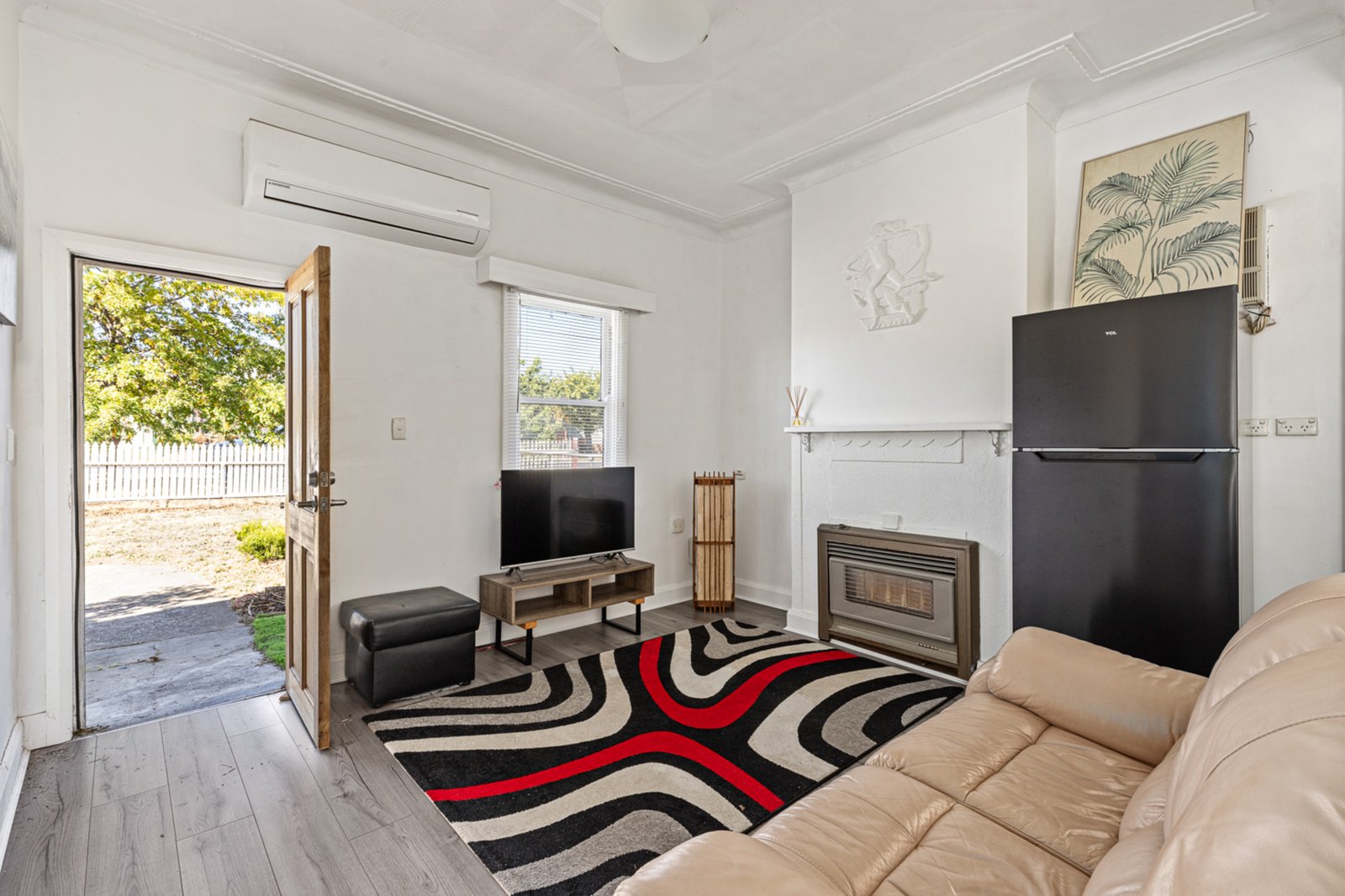 Gallery: 619 Doveton Street