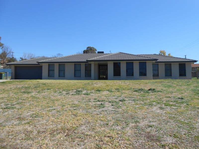 62 Campbell Road TAMWORTH 1