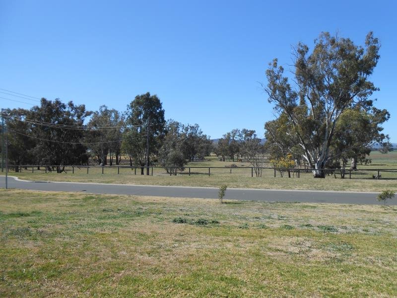 62 Campbell Road TAMWORTH 9