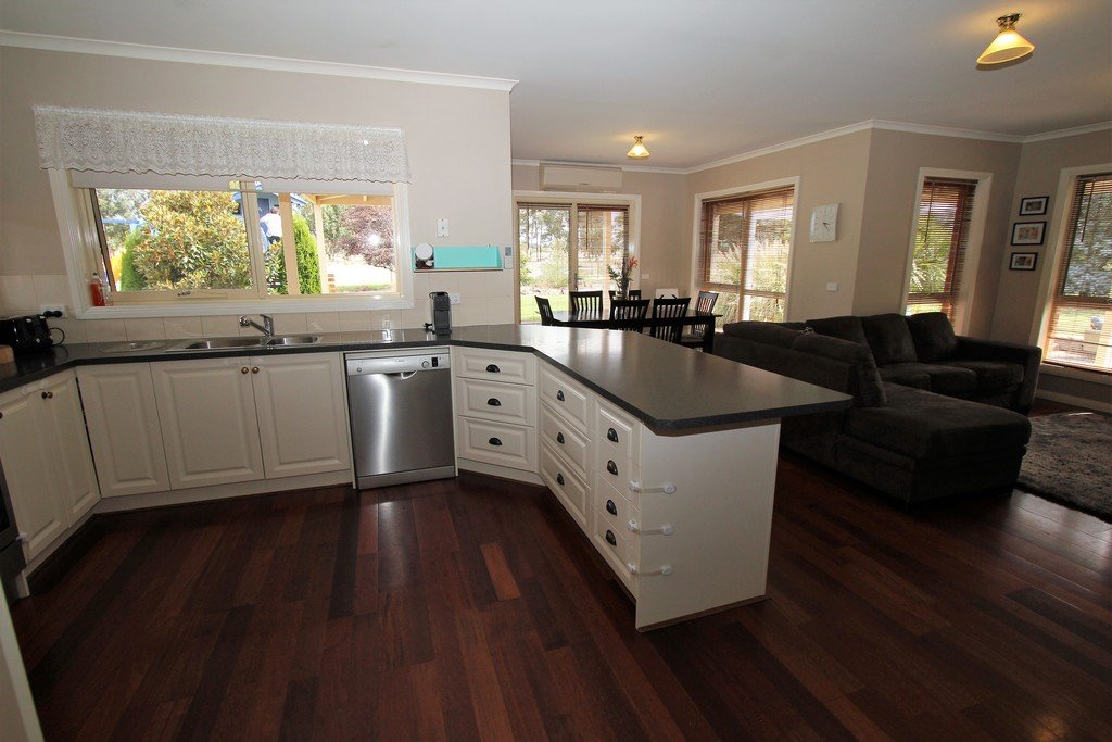 62 Careys Road SCARSDALE 3