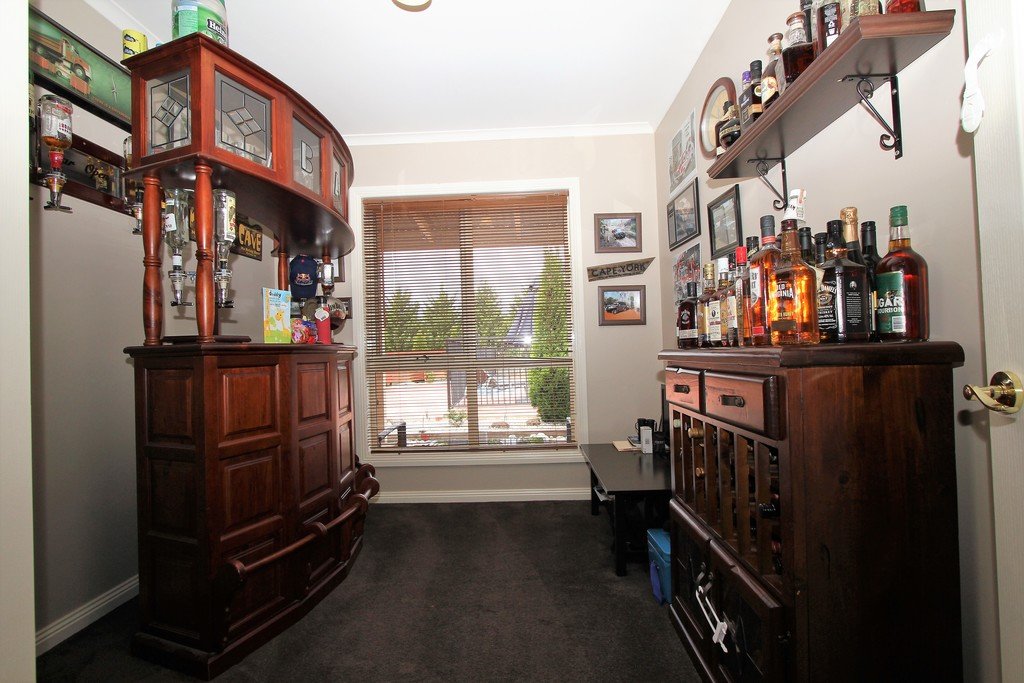 62 Careys Road SCARSDALE 8