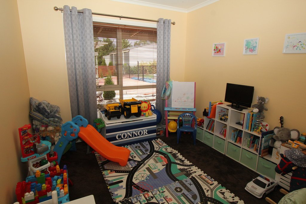 62 Careys Road SCARSDALE 12