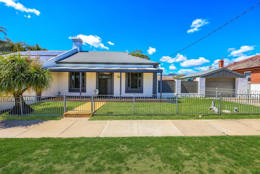 62 Denison Street TAMWORTH 2