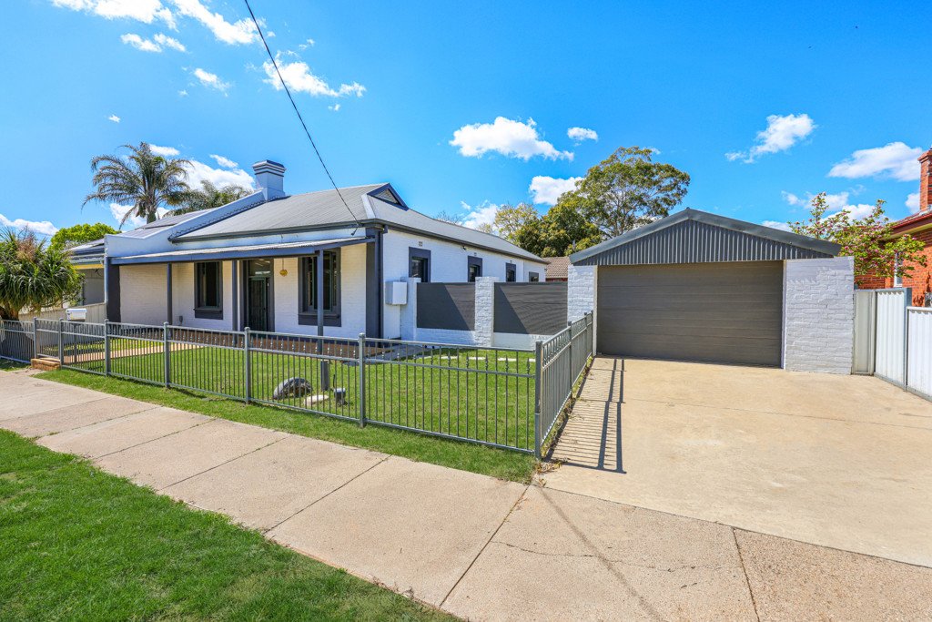 62 Denison Street TAMWORTH 3