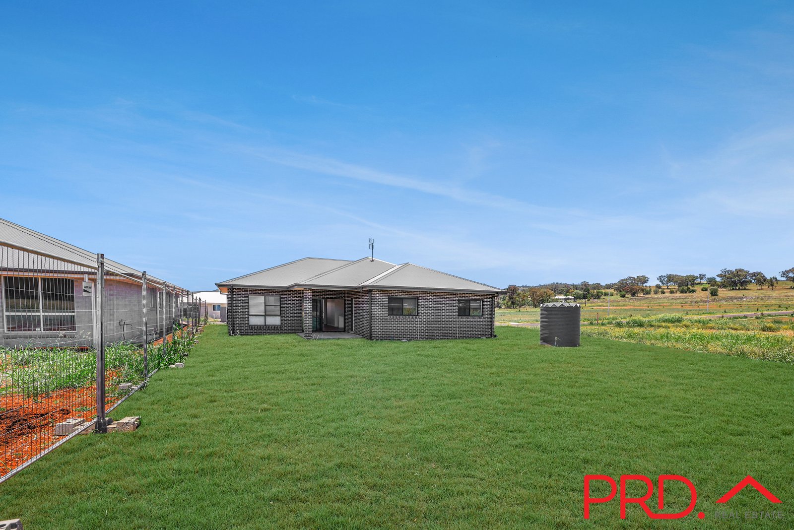 62 Evesham Circuit TAMWORTH 24