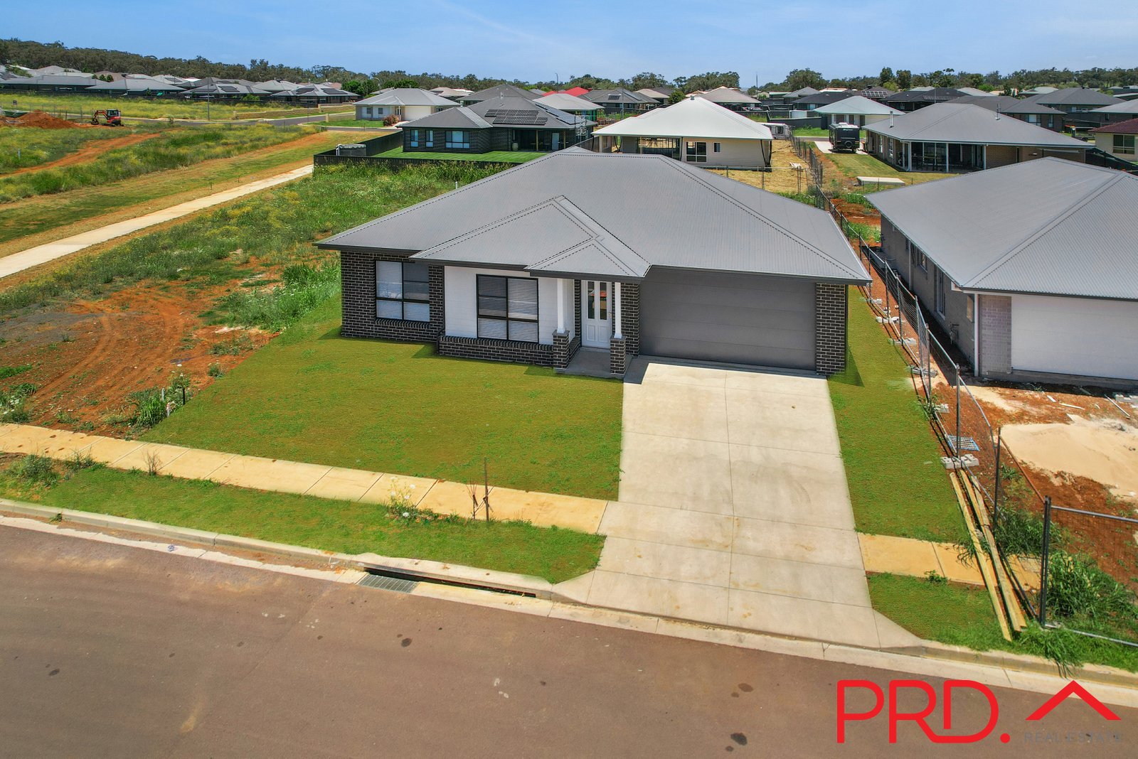 62 Evesham Circuit TAMWORTH 26