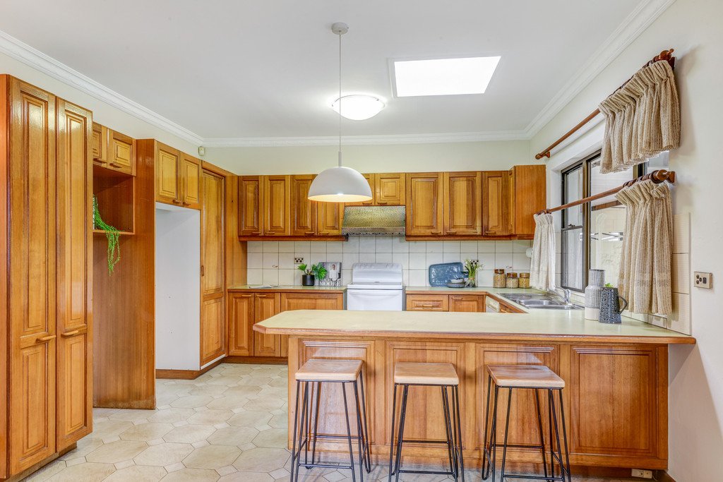 62 Hilton Avenue ROSELANDS 4