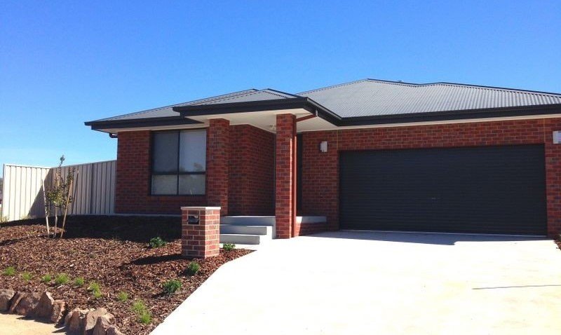 62 Lawson Circuit LAVINGTON 1