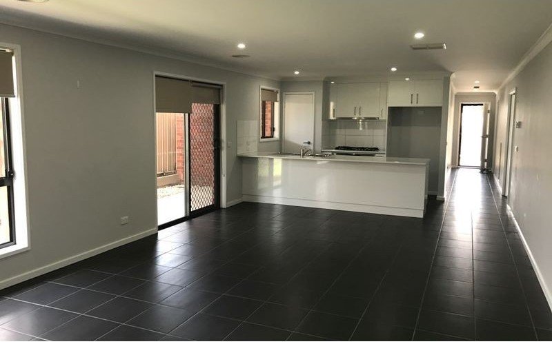 62 Lawson Circuit LAVINGTON 2