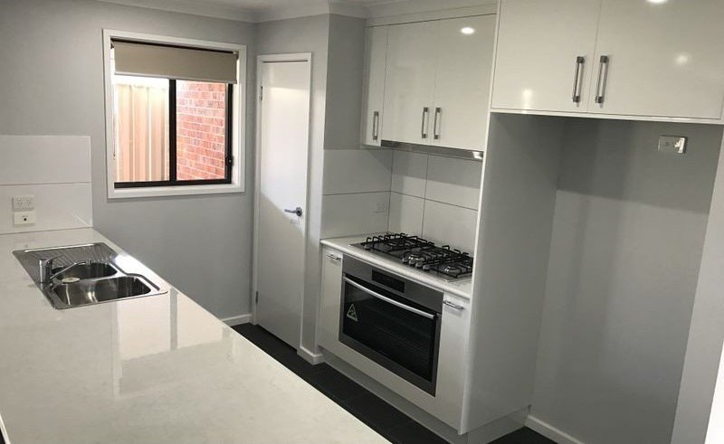 62 Lawson Circuit LAVINGTON 3