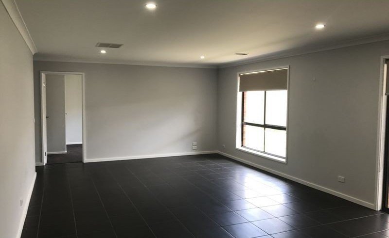 62 Lawson Circuit LAVINGTON 4