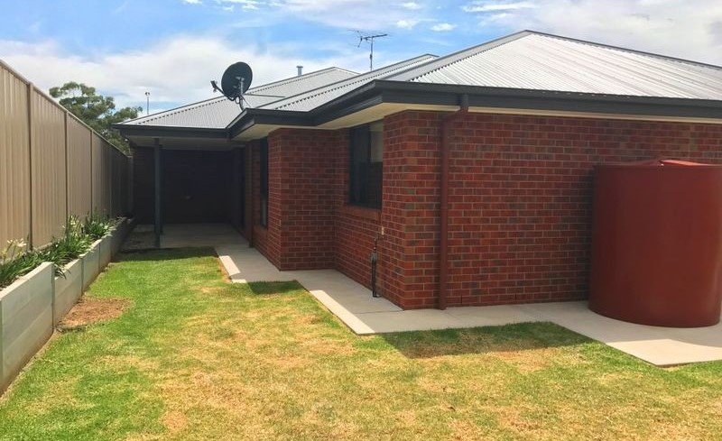 62 Lawson Circuit LAVINGTON 7