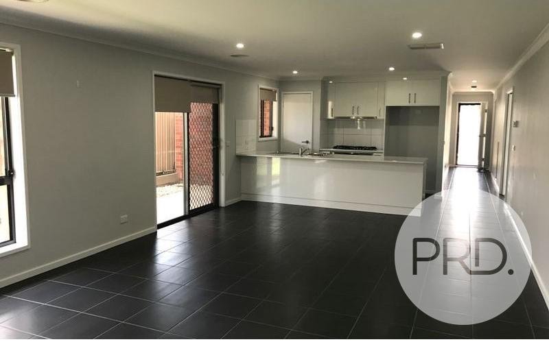 62 Lawson Circuit LAVINGTON 3