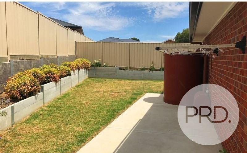 62 Lawson Circuit LAVINGTON 7