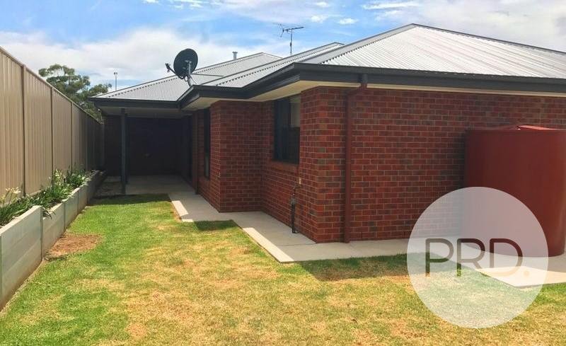 62 Lawson Circuit LAVINGTON 8