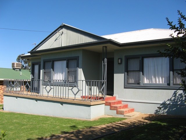 62 Merivale Street TUMUT 2