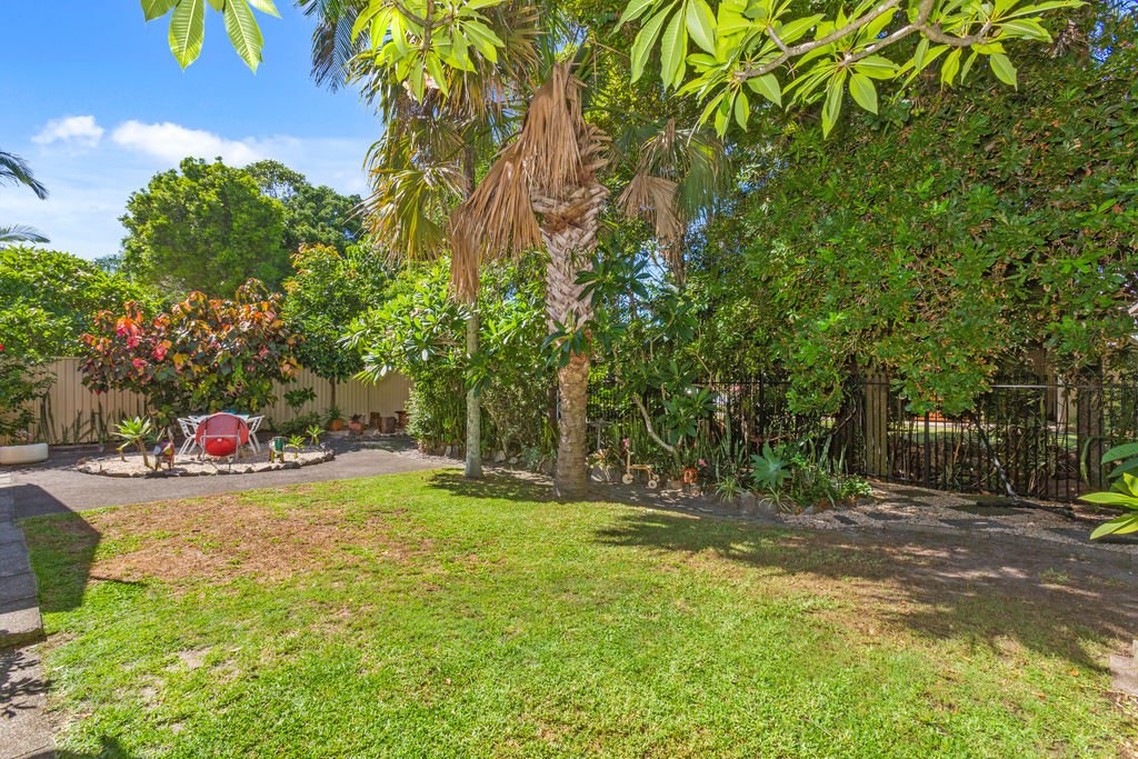 62 Poinciana Avenue BOGANGAR 8
