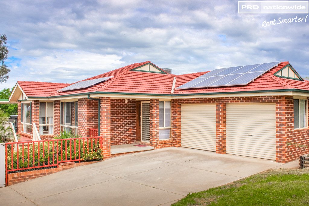 62 Simkin Crescent WAGGA WAGGA 1