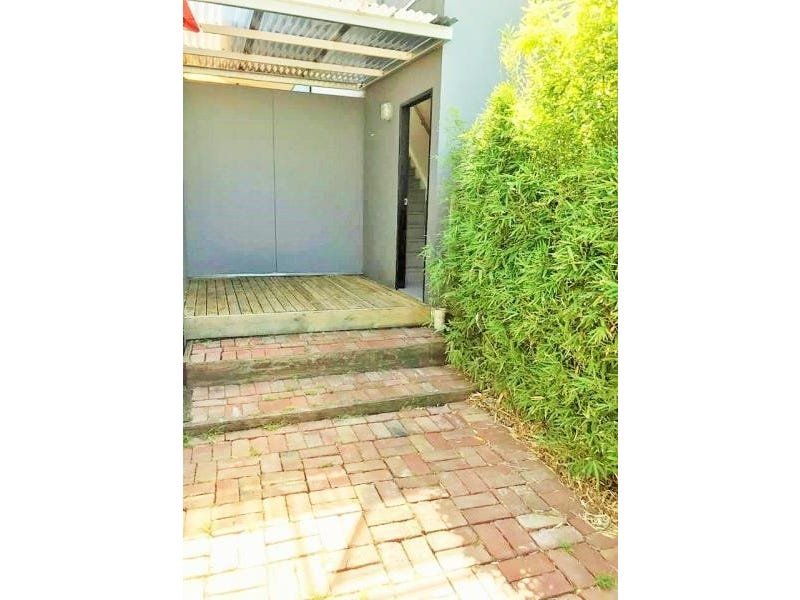 Gallery: 62 Simpson Street