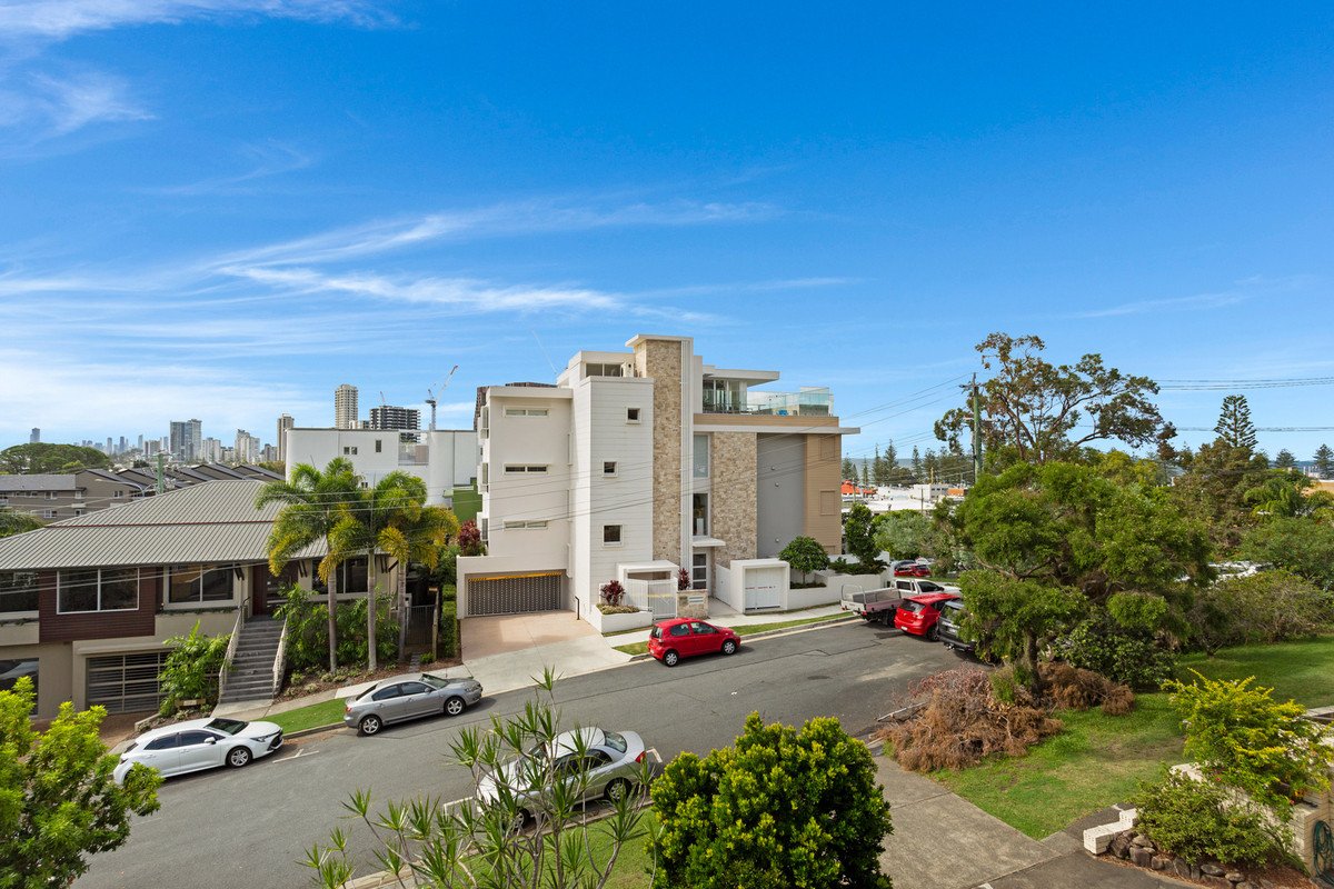 6/2 Stanley Street BURLEIGH HEADS 7