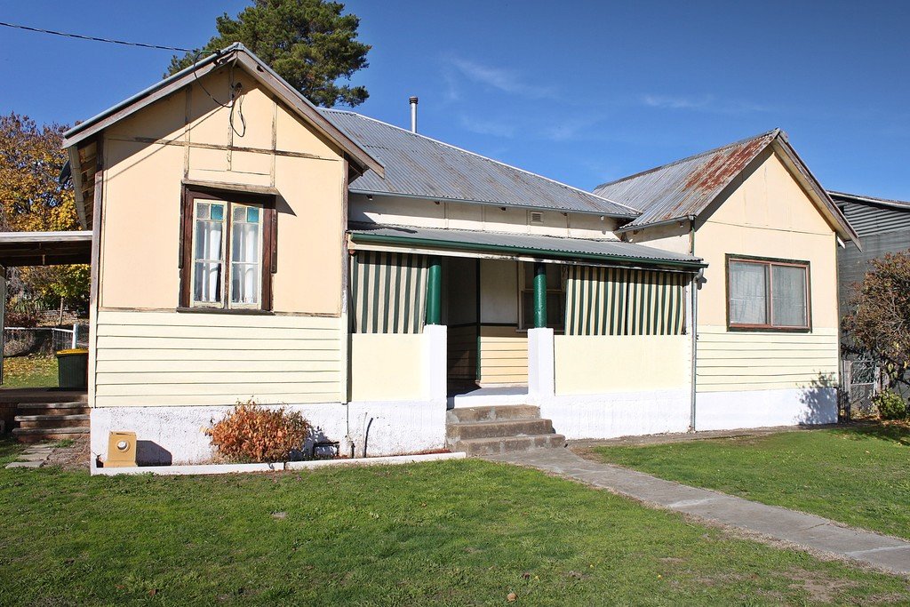 62 The Parade TUMBARUMBA 1