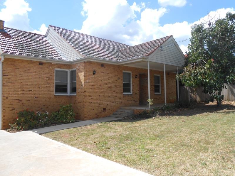 62 White Street TAMWORTH 1