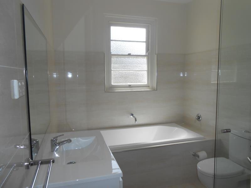 62 White Street TAMWORTH 5