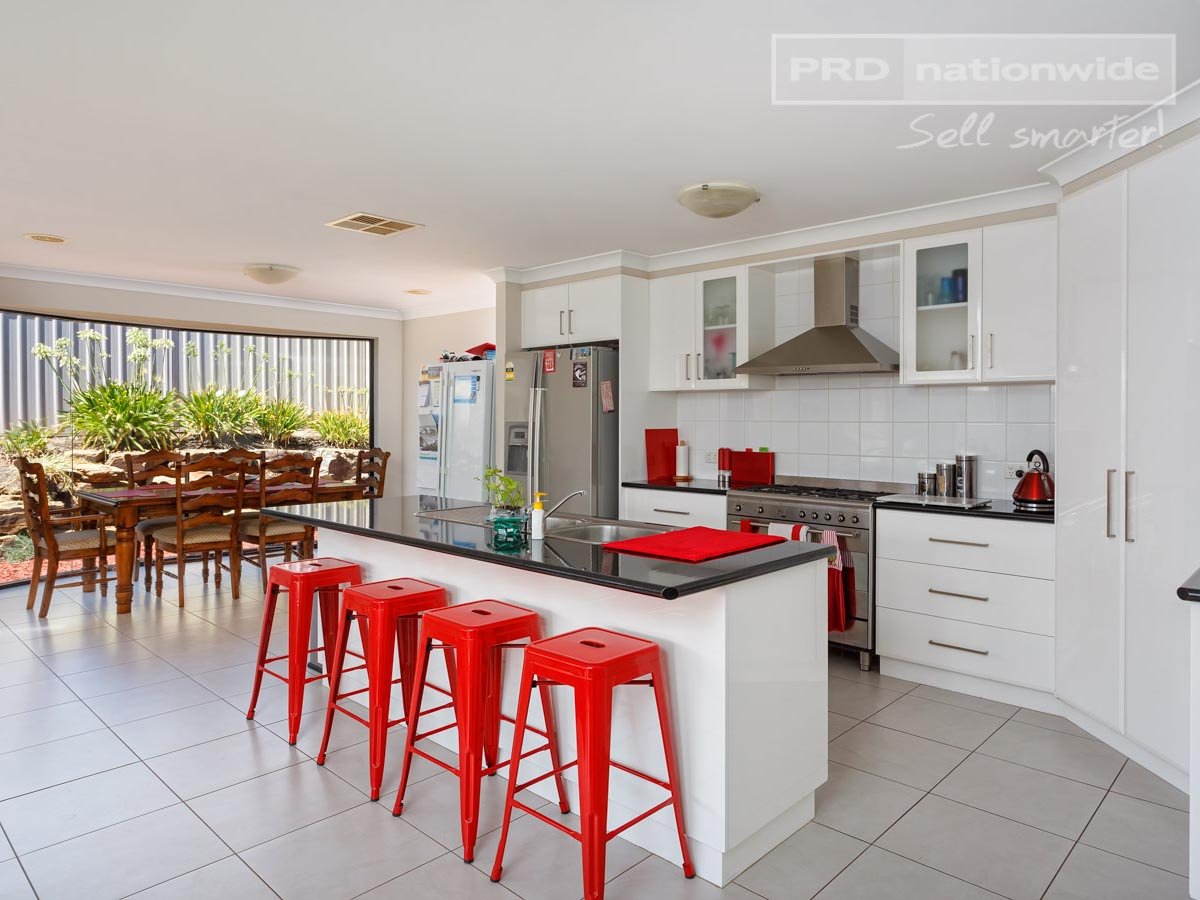 62 Yarrawah Crescent BOURKELANDS 2