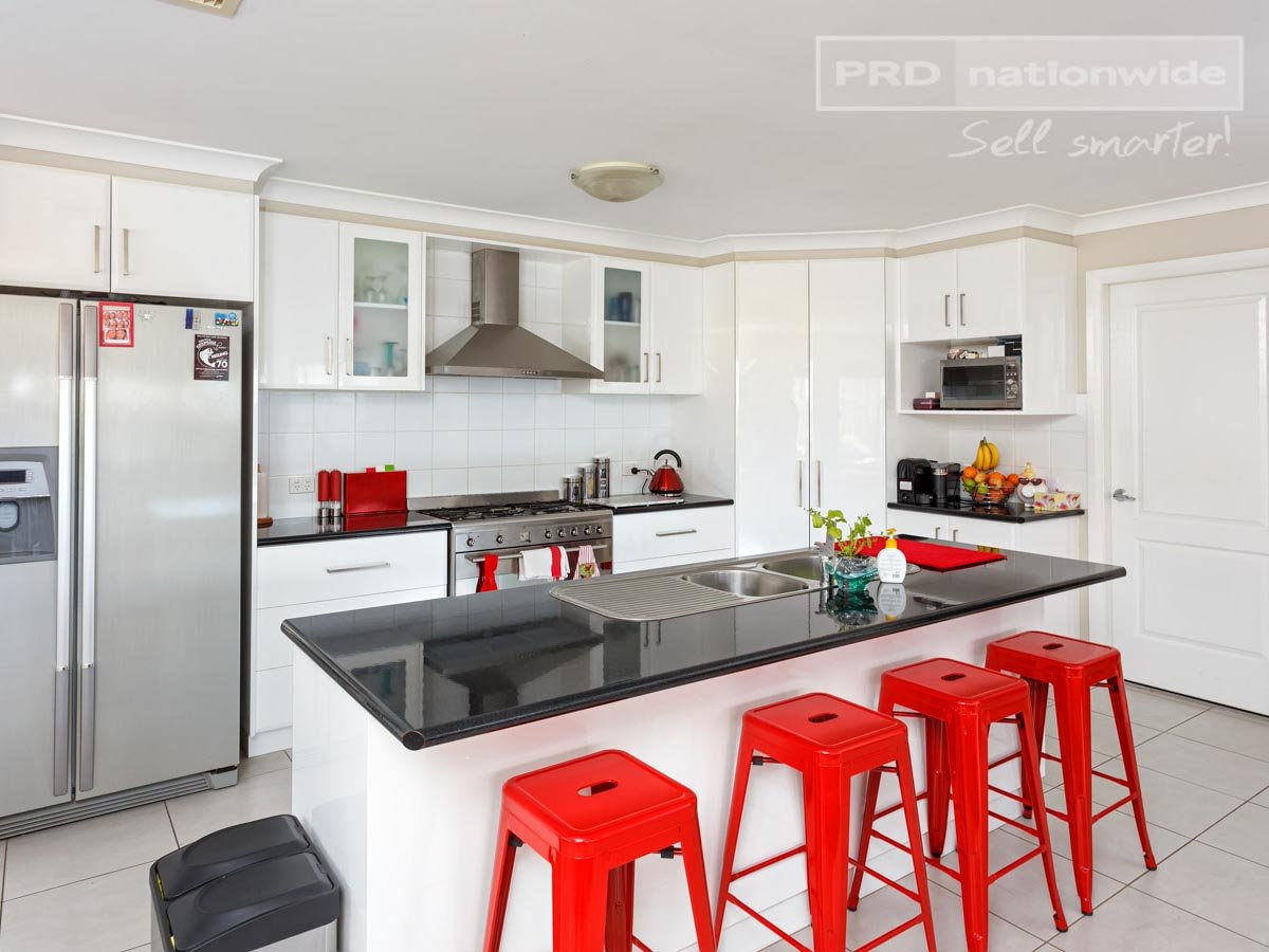 62 Yarrawah Crescent BOURKELANDS 5