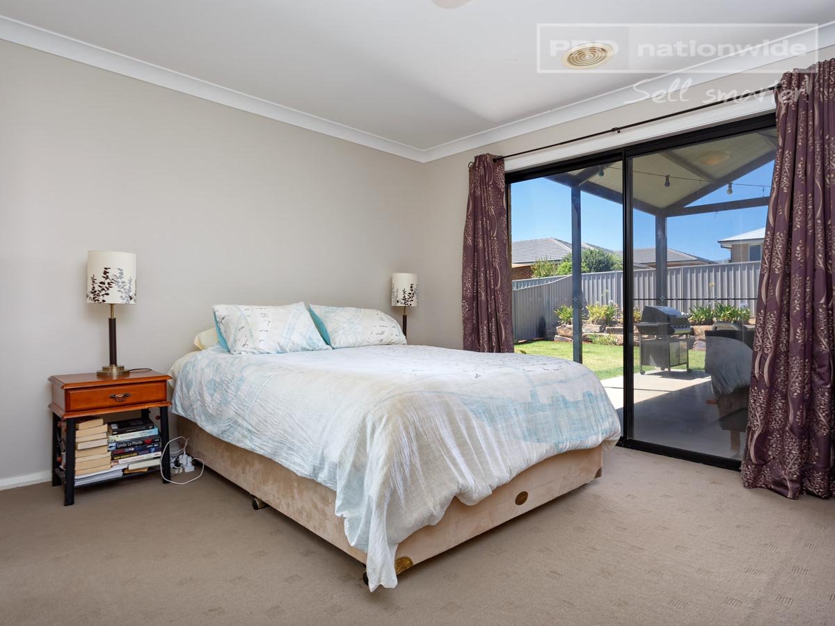 62 Yarrawah Crescent BOURKELANDS 7