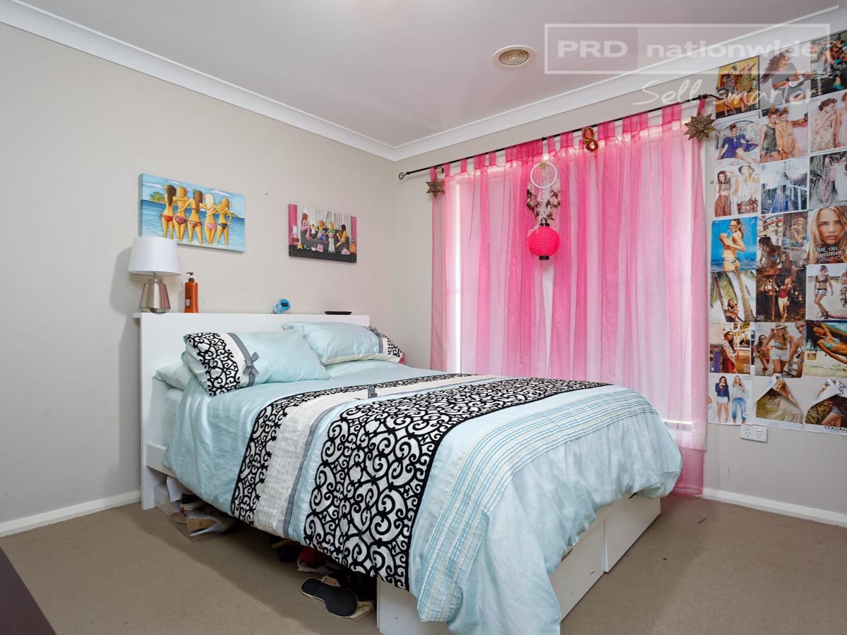 62 Yarrawah Crescent BOURKELANDS 9