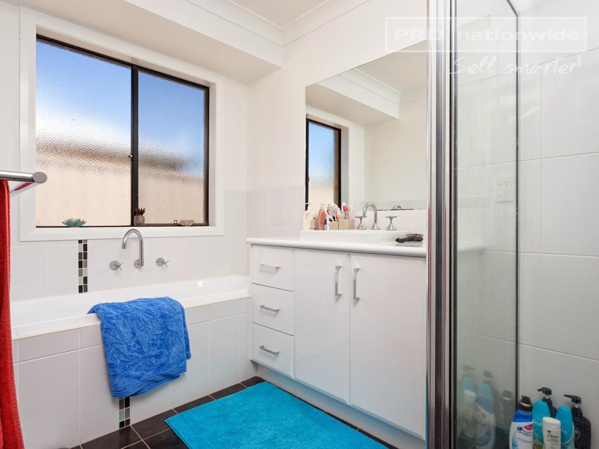 62 Yarrawah Crescent BOURKELANDS 10