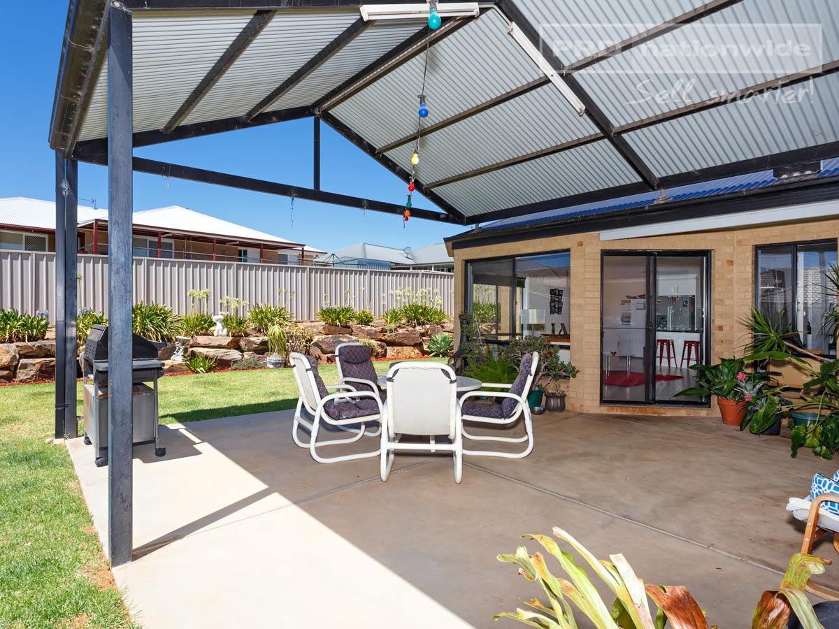 62 Yarrawah Crescent BOURKELANDS 12