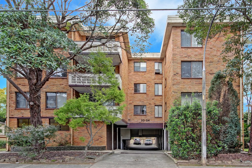 6/20-24 Martin Place MORTDALE 1