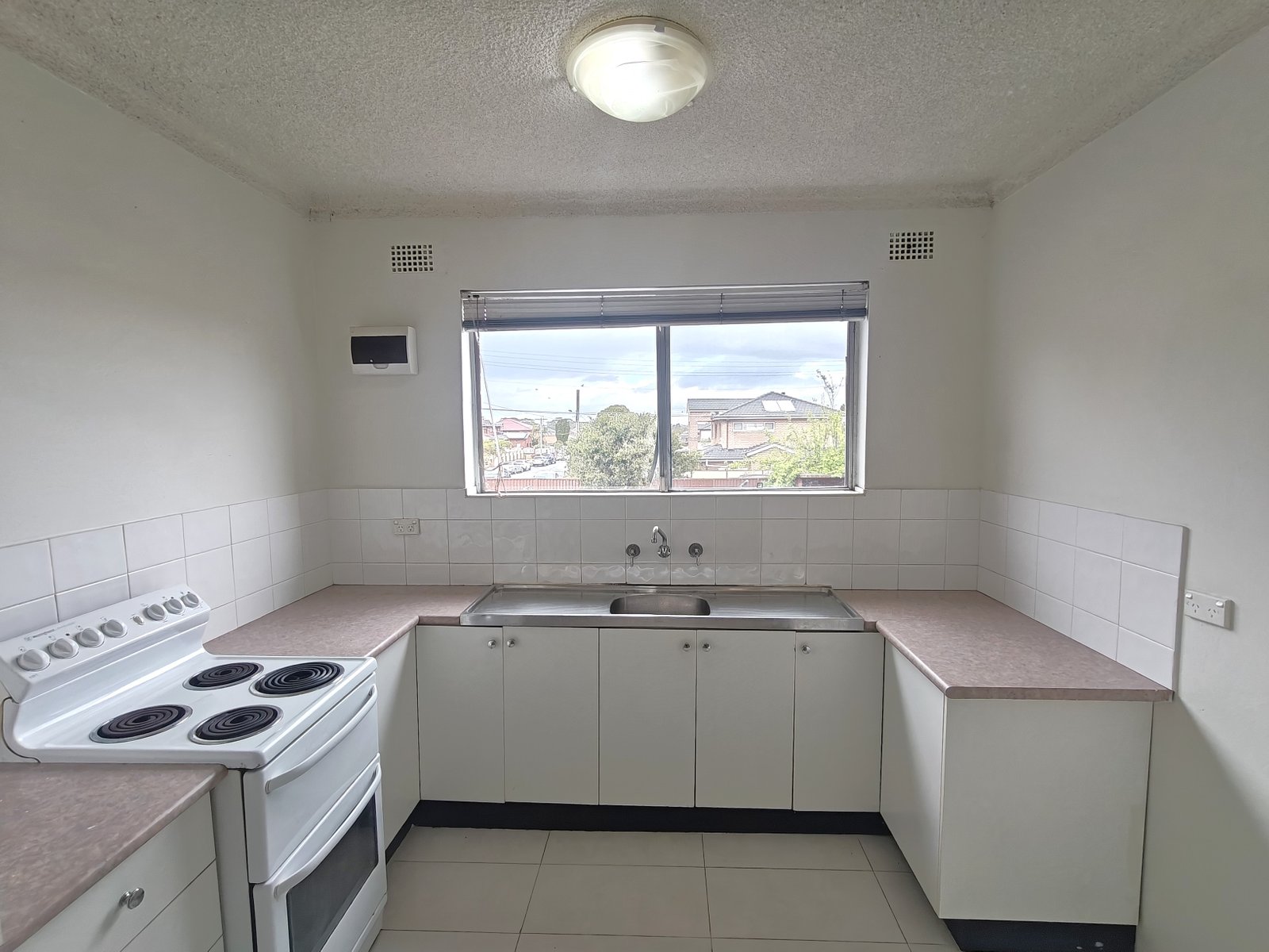 6/20 Bridge Street CABRAMATTA 3