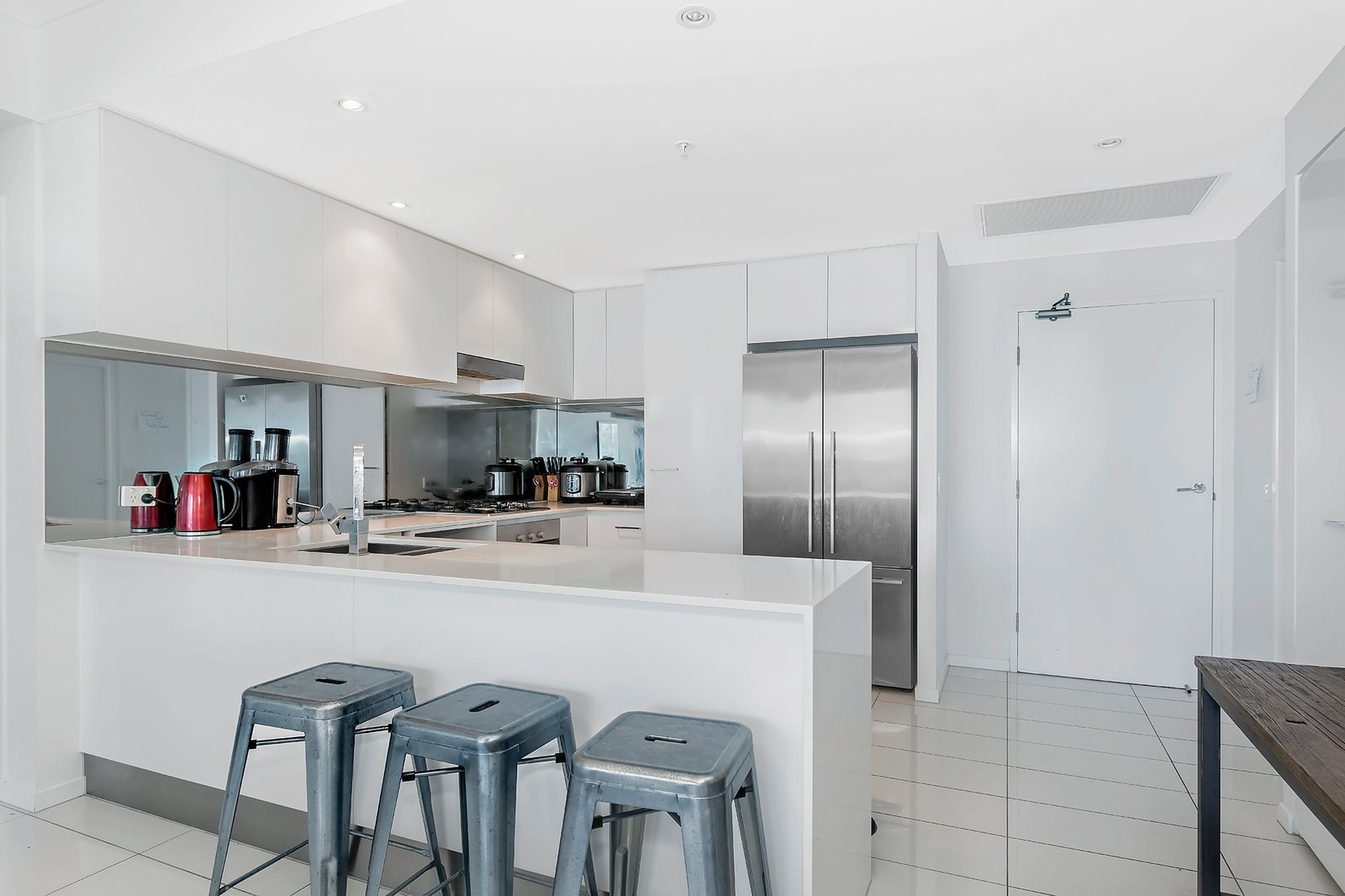 620/19 Imperial Parade LABRADOR 5