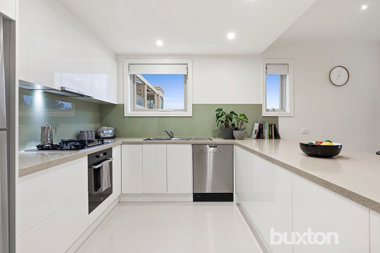 Gallery: 6/202 Beach Road
