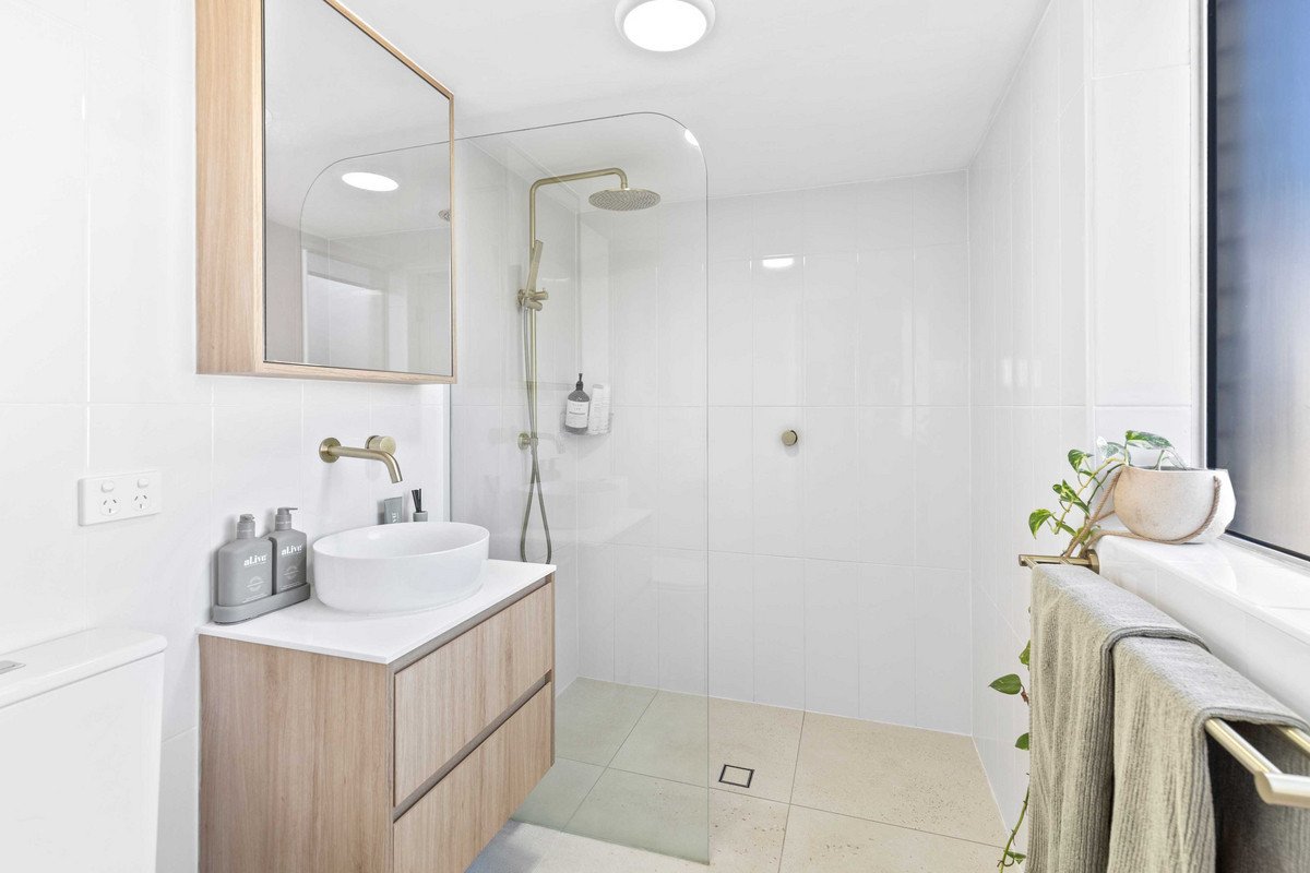 6/2032 Gold Coast Highway Miami 9