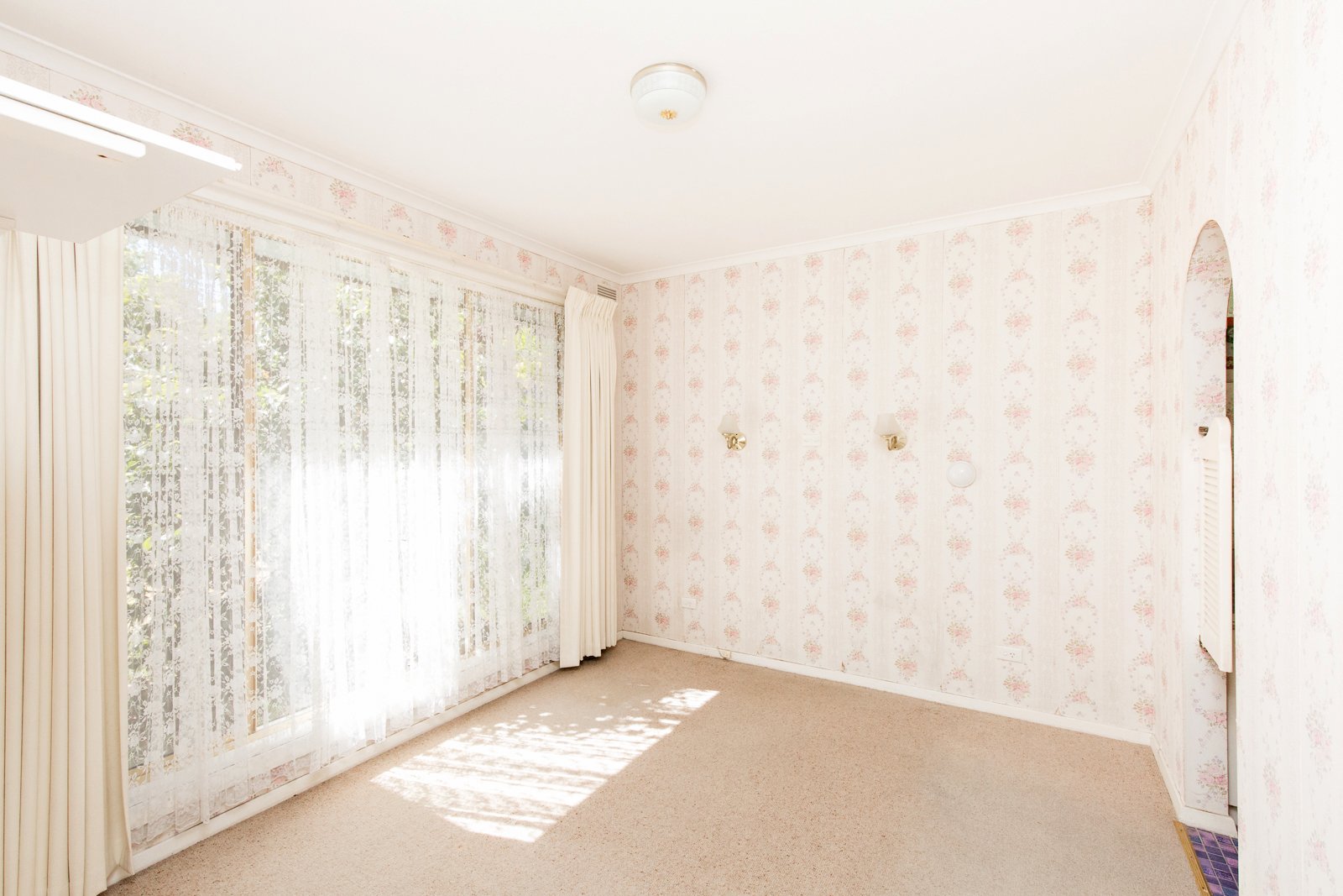 Gallery: 621 Armstrong Street North