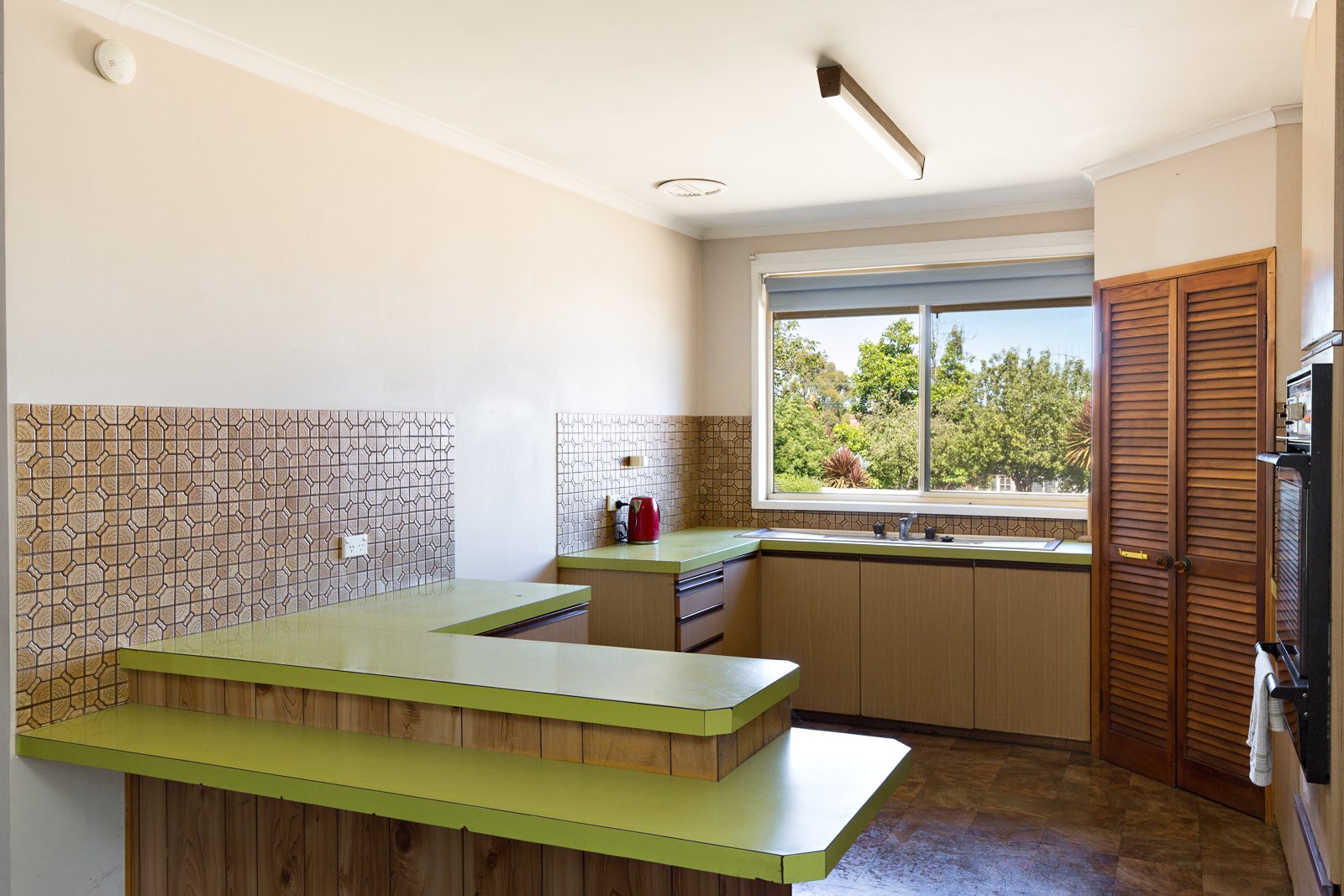 Gallery: 621 Armstrong Street North