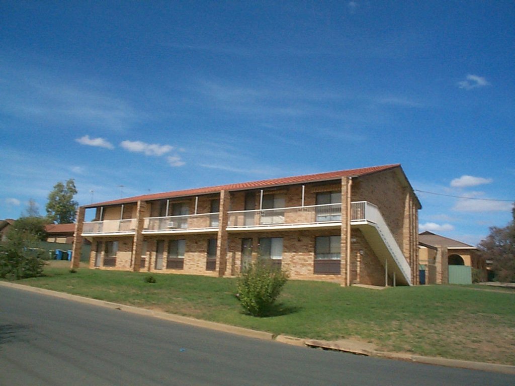 6/21 Nordlingen Drive TOLLAND 1