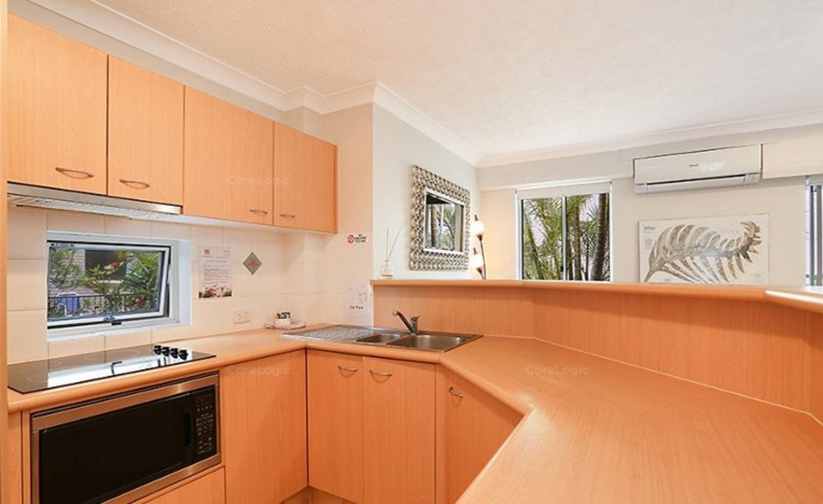 6/21 Peerless Avenue MERMAID BEACH 4