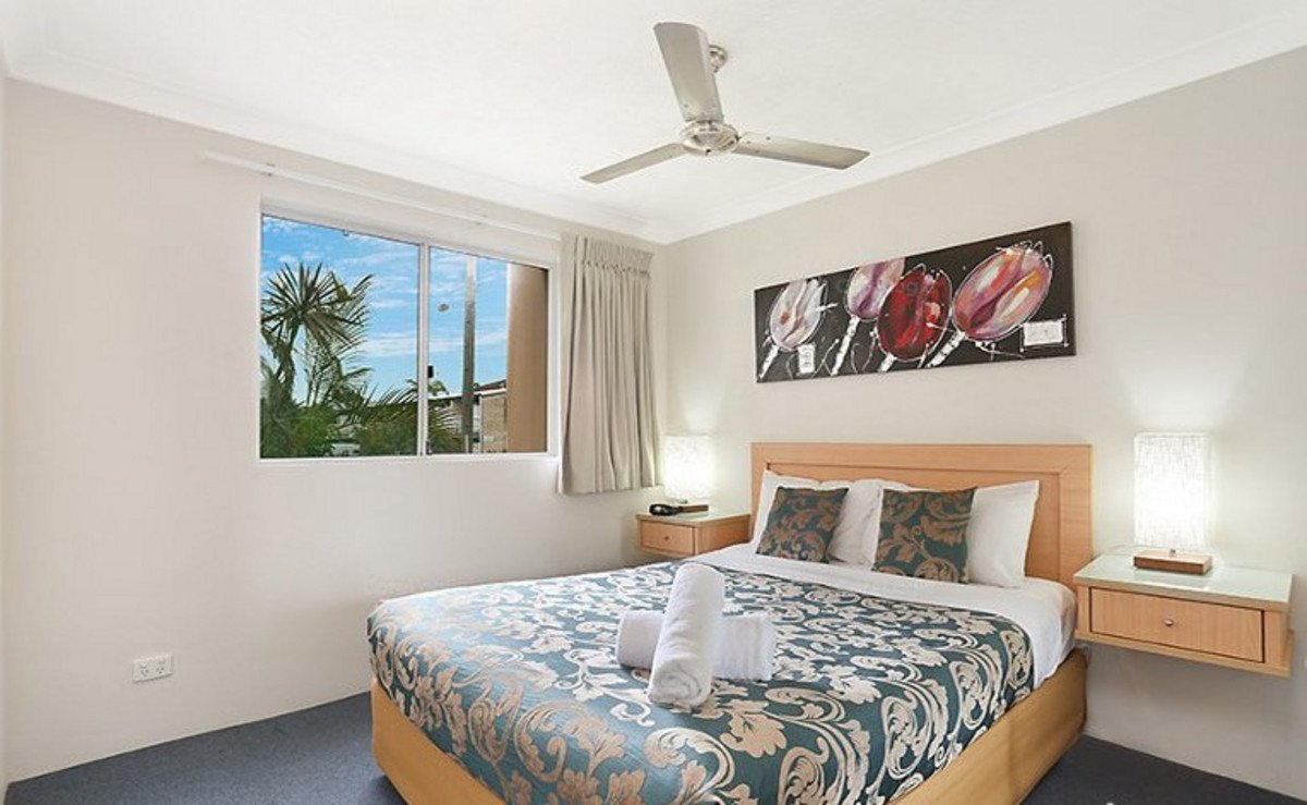 6/21 Peerless Avenue MERMAID BEACH 10