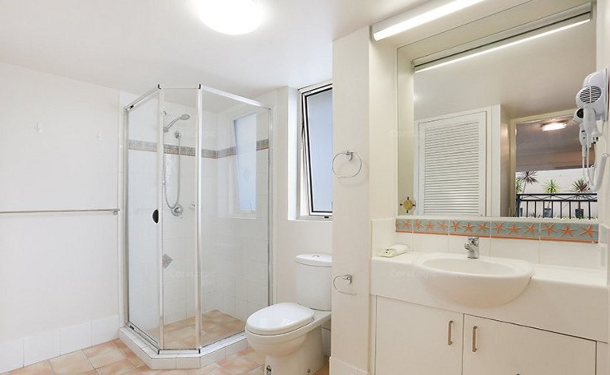 6/21 Peerless Avenue MERMAID BEACH 11